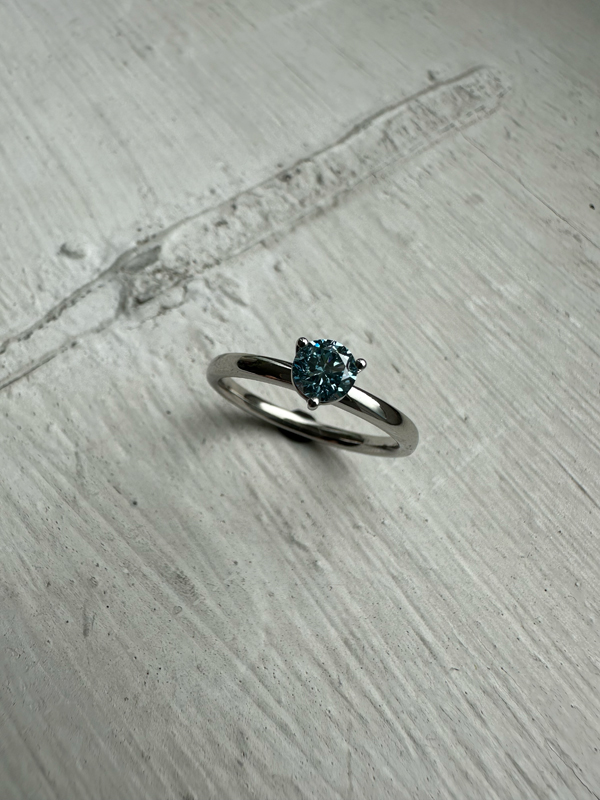 verlobungsring_950platin_blauer_diamant Verlobung 2 Schmuck fürs Leben